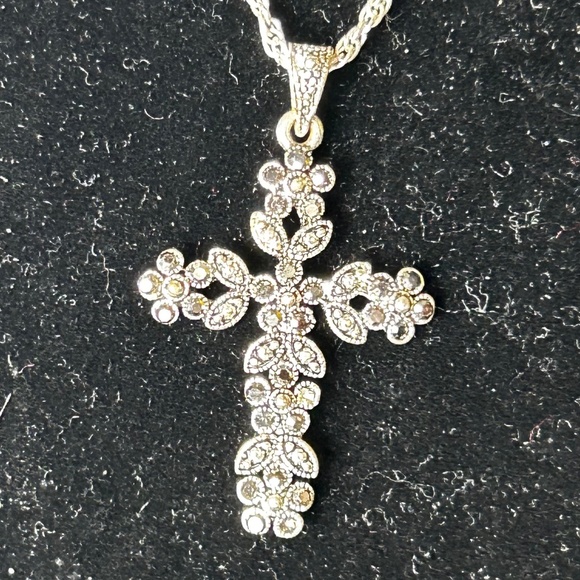 Cross w/ Earrings Jewelry Set - Picture 2 of 5